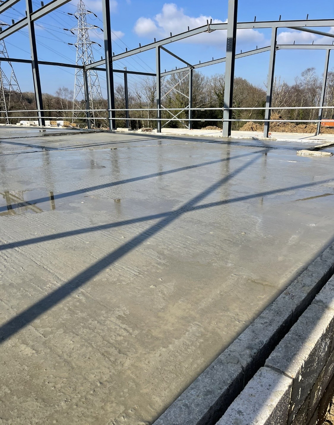 Steel portal frame raised over block walls and beam-and-block flooring